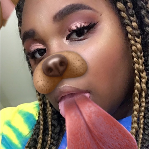 Meet your Posher, Kae - Picture 2 of 2